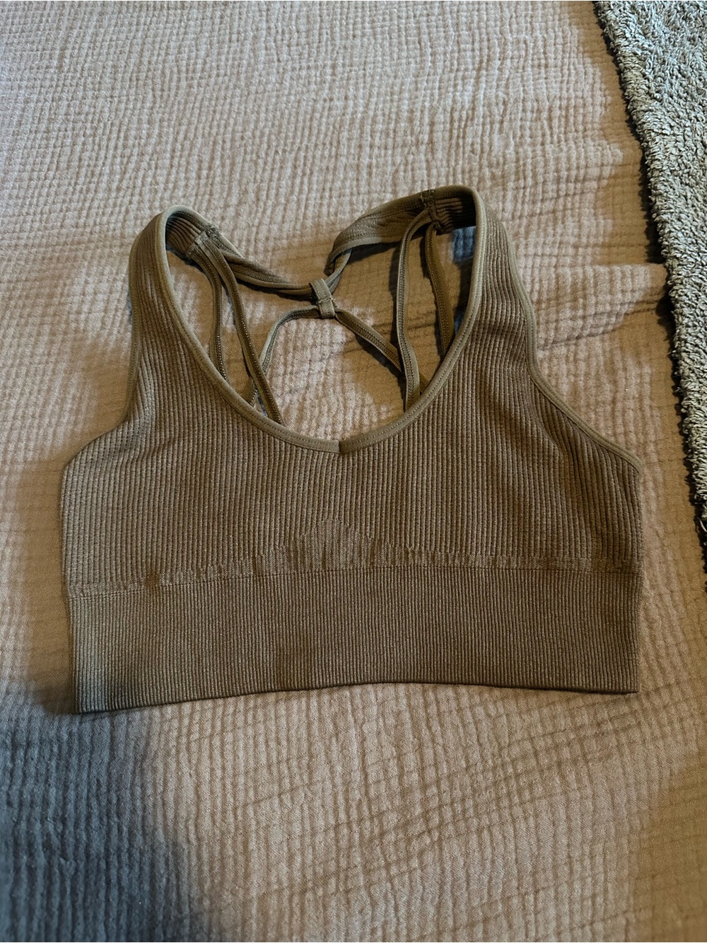 NVGTN Ribbed Crisscross Sports Bra